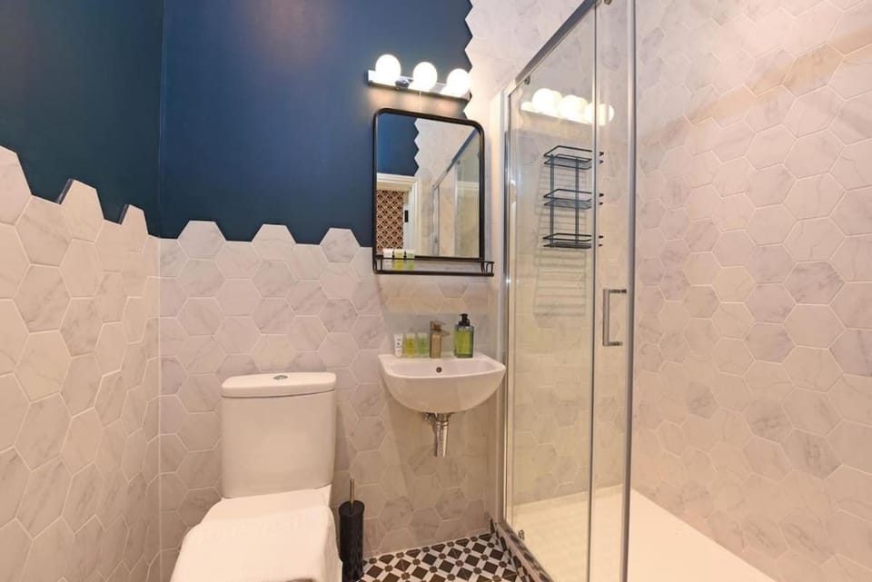 Shower, Toilet, Bathroom