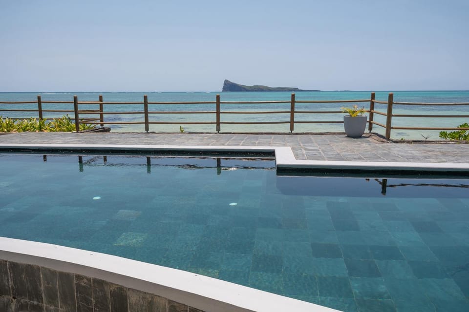 Luxury beachfront duplex, Coin de Mire view / 3Bed Apartment in Rivière du Rempart District, Mauritius