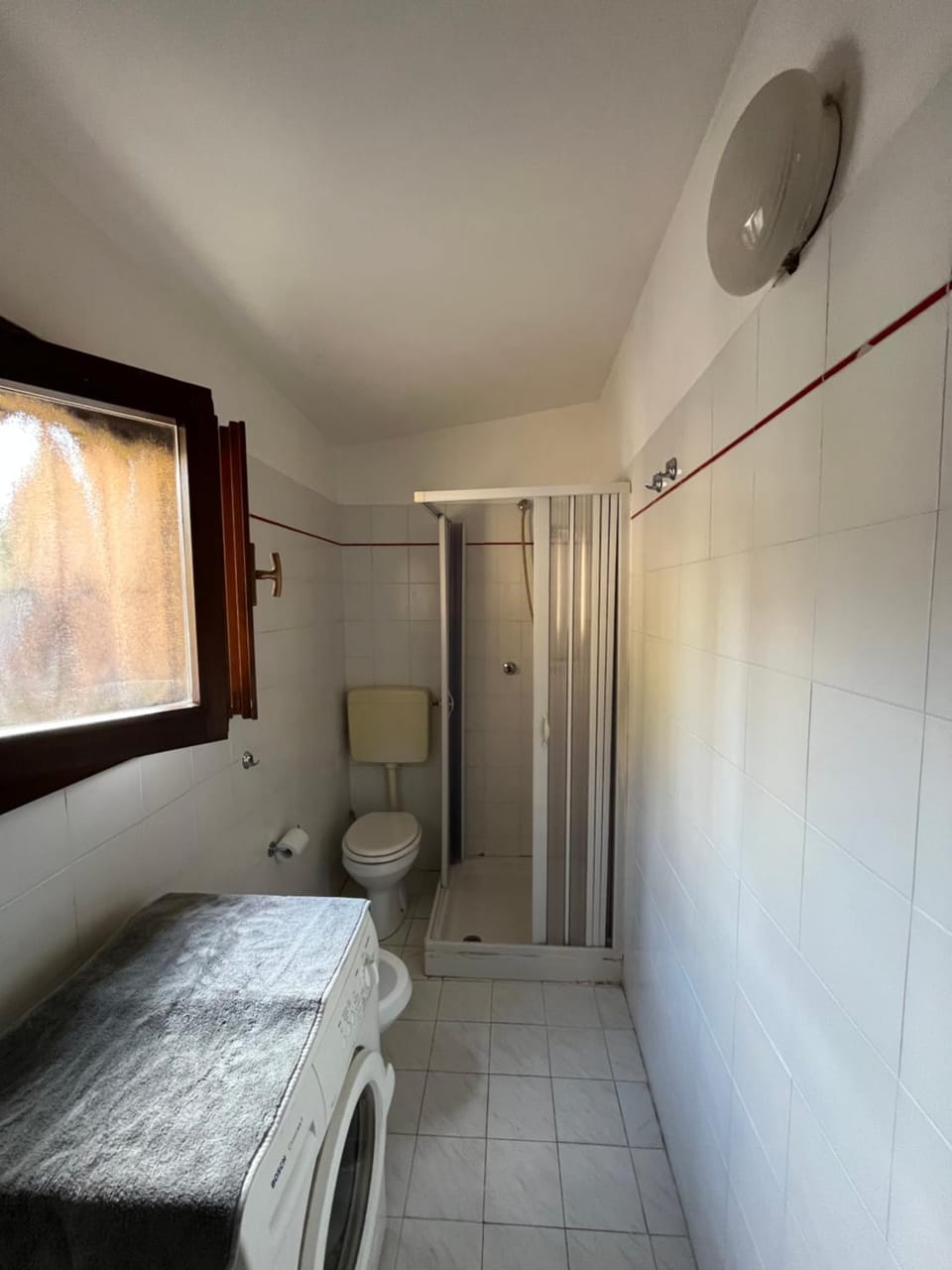 Shower, Bathroom, towels, washing machine
