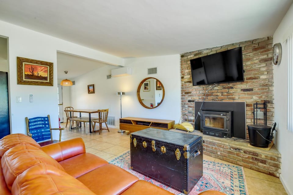 Joshua Tree Home with Patio - 5 Mi to National Park! House in Joshua Tree