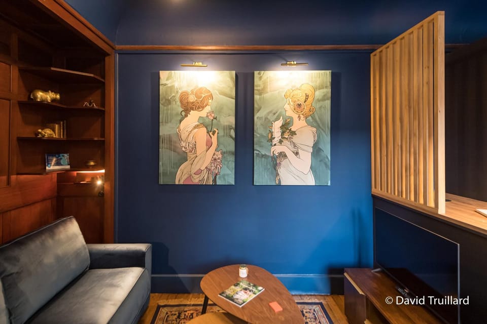 Living room, Decorative detail, Seating area