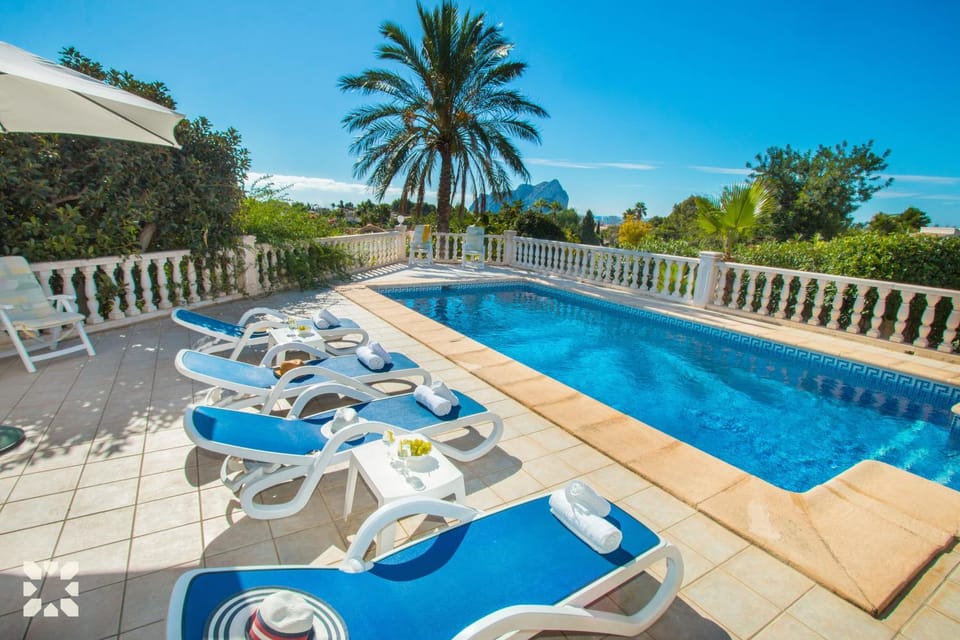 Day, Pool view, Swimming pool, sunbed