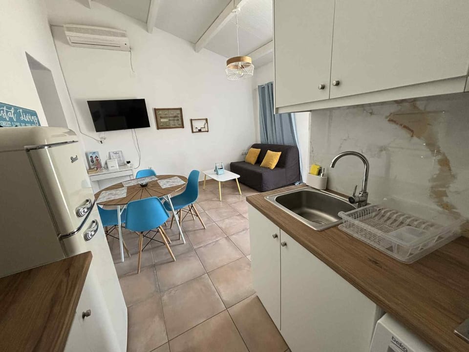 Blue central apt 10 min to the port/ wash machine Apartment in Decentralized Administration of Attica