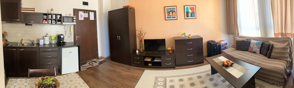 Communal lounge/ TV room, Bed, Living room, kitchen