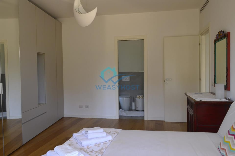 Bed, Photo of the whole room, Bedroom, towels, wardrobe