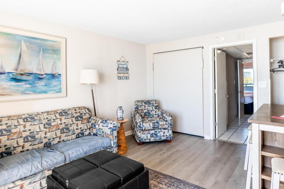 Updated One Bedroom Condo- Boardwalk Resort Unit 837 - Direct Oceanfront! Sleeps 8! House in Myrtle Beach