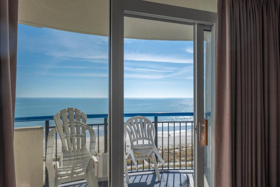Updated One Bedroom Condo- Boardwalk Resort Unit 837 - Direct Oceanfront! Sleeps 8! House in Myrtle Beach