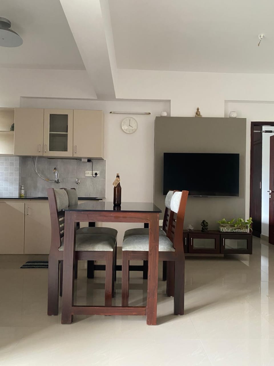 TV and multimedia, Living room, Dining area