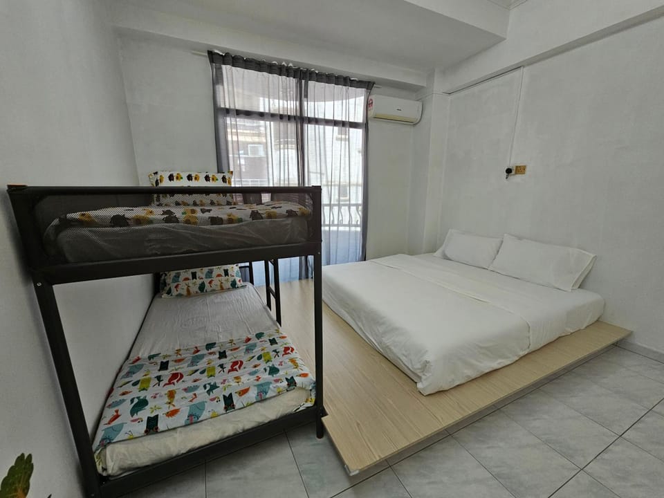 Bedroom, bunk bed