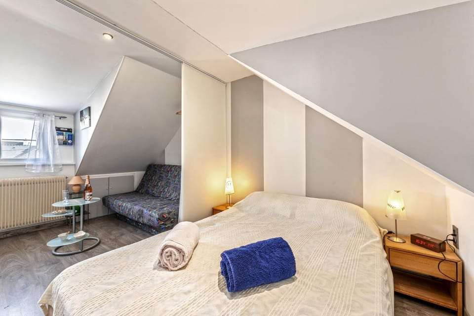 Property building, Living room, Bedroom