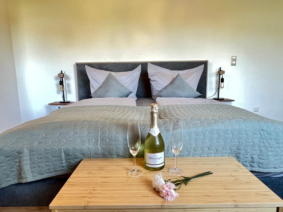 Bed, Bedroom, Alcoholic drinks