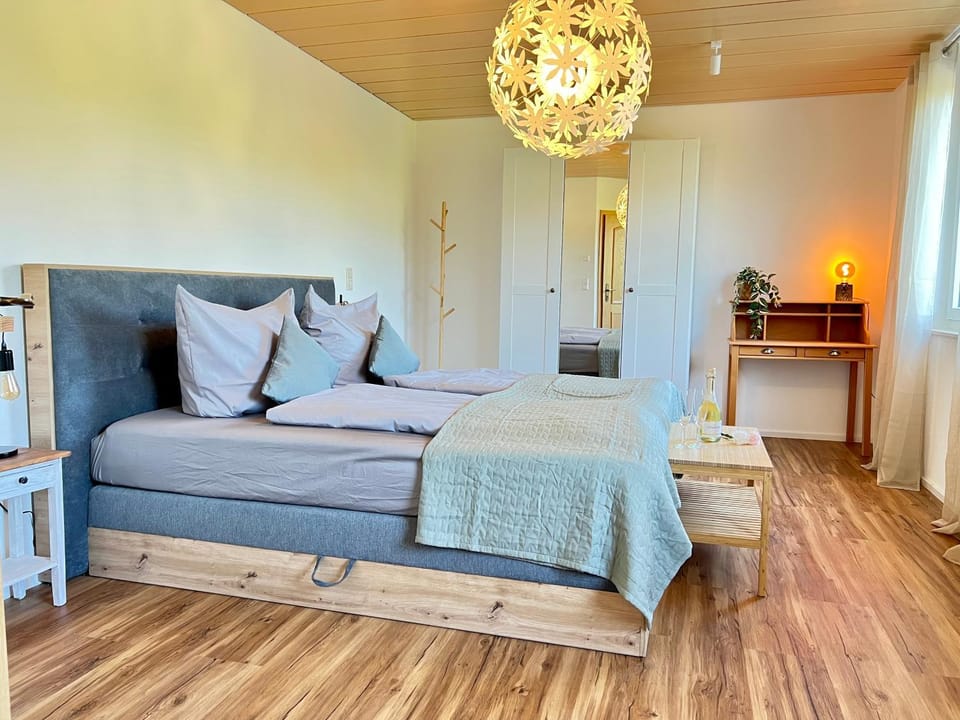 Bed, Photo of the whole room, Bedroom