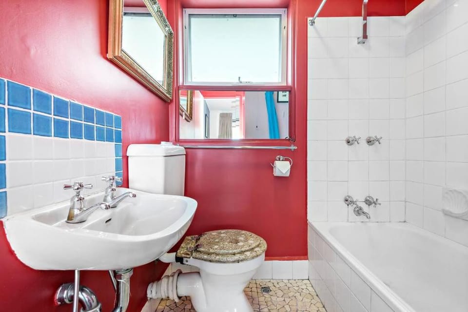 Shower, Toilet, Bathroom, Bath