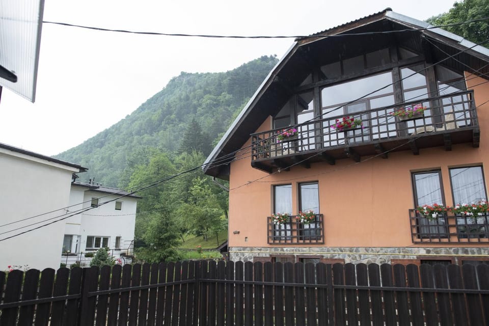 Balcony/Terrace, Mountain view