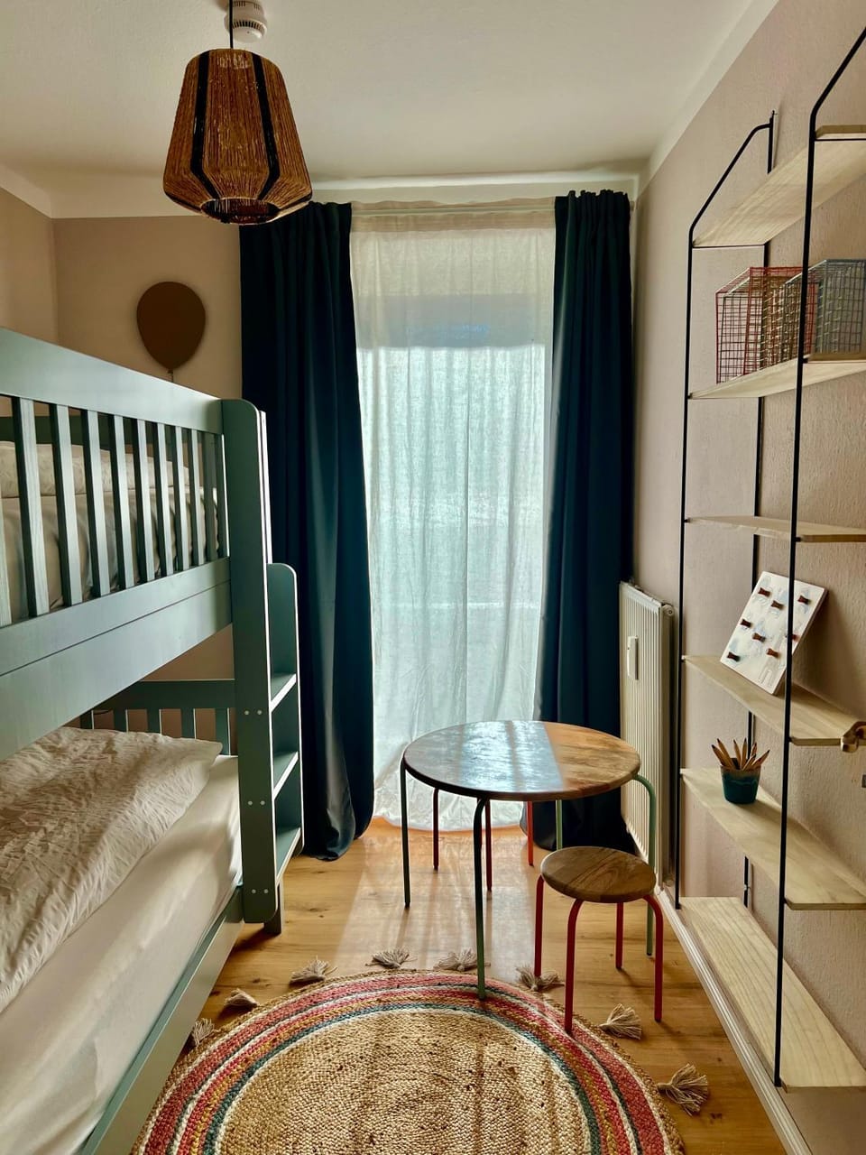 Bedroom, bunk bed