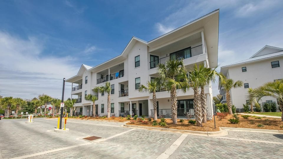 Hidden Lake Condos 113 - Short walk to the beach along Scenic Hwy 30A in Santa Rosa Beach House in South Walton County