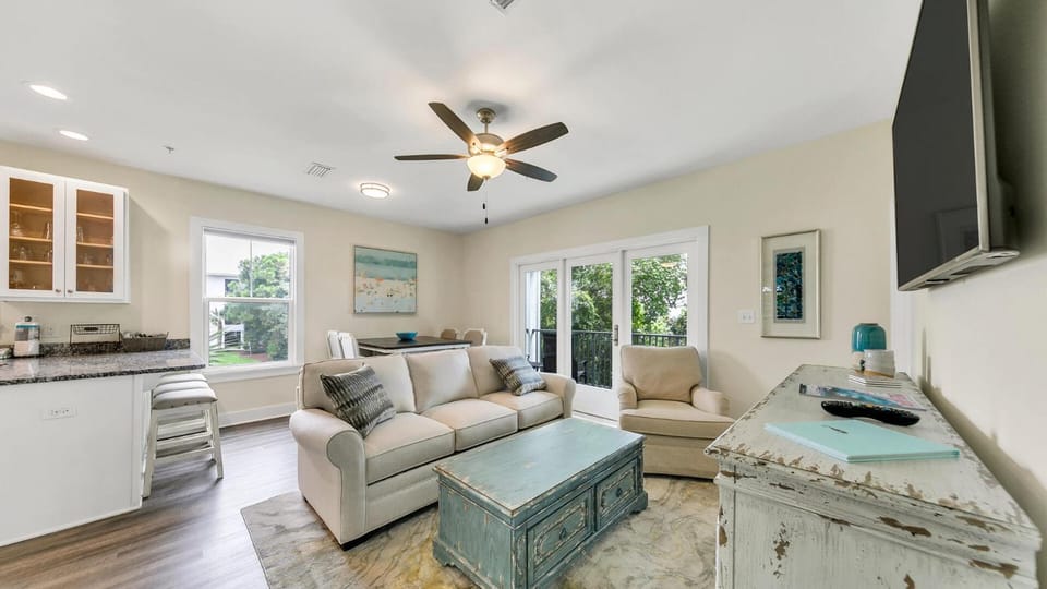 Hidden Lake Condos 321 - Short walk to Gulf Place House in South Walton County