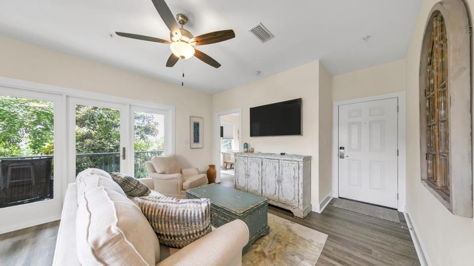 Hidden Lake Condos 321 - Short walk to Gulf Place House in South Walton County