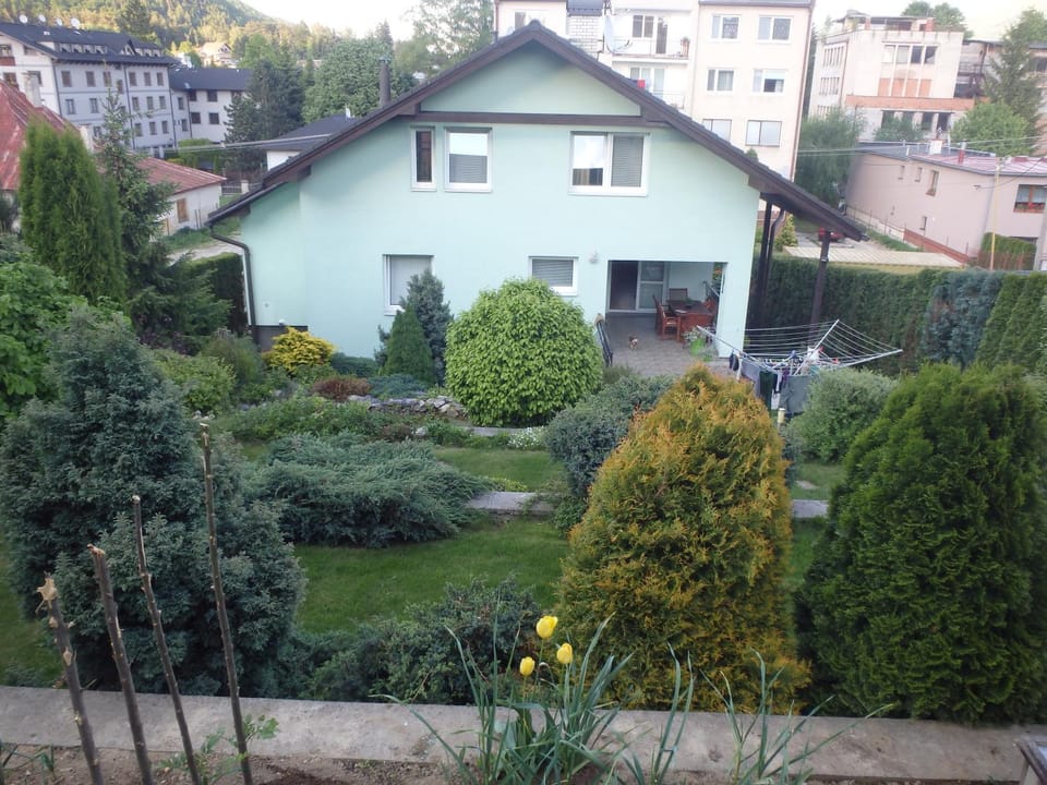 Off site, Neighbourhood