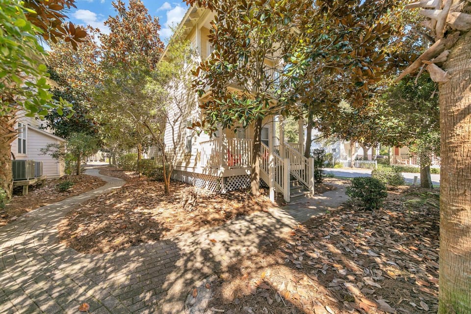 Sunny Delight - Has recent updates including fresh flooring and paint House in South Walton County