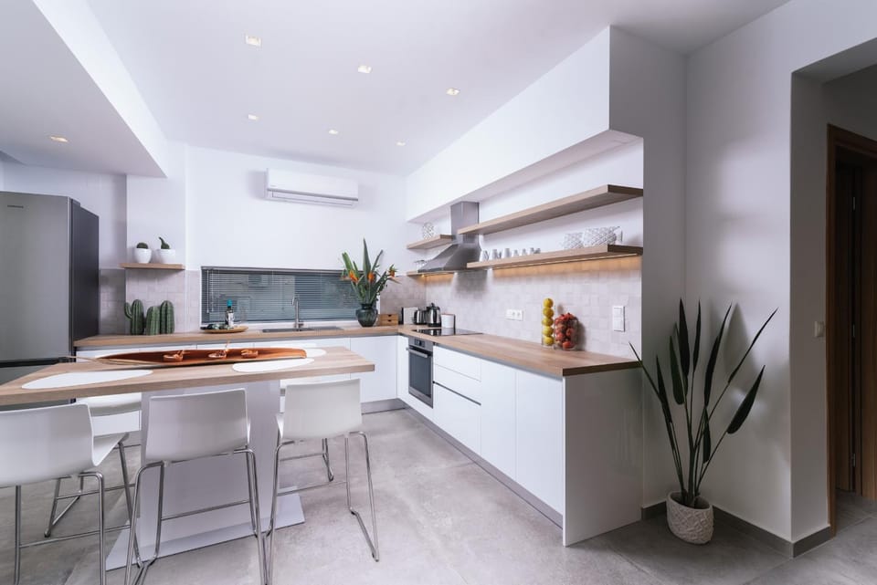 Kitchen or kitchenette, pet friendly, stove