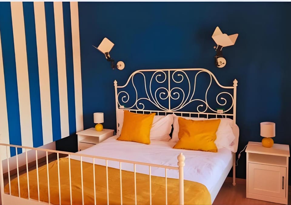 Bedroom, fireplace