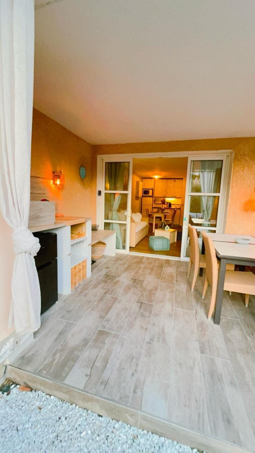 Patio, Living room, Dining area