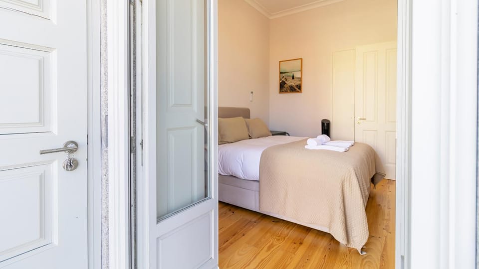 Duque Flat - AC & Balcony by LovelyStay Apartment in Porto