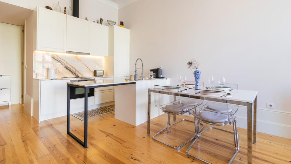 Duque Flat - AC & Balcony by LovelyStay Apartment in Porto