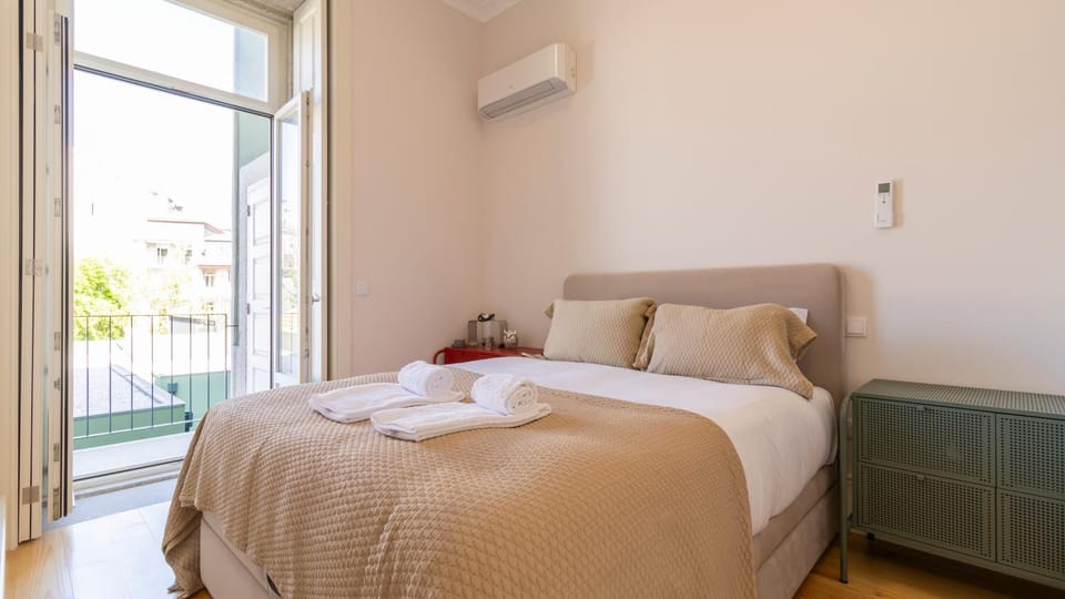 Duque Flat - AC & Balcony by LovelyStay Apartment in Porto