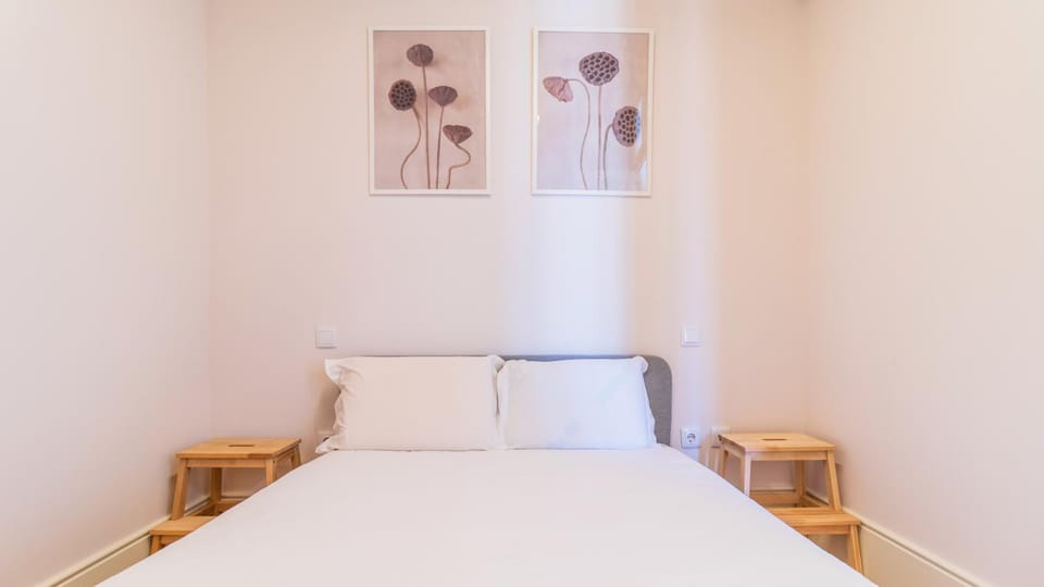 Duque Flat - AC & Balcony by LovelyStay Apartment in Porto