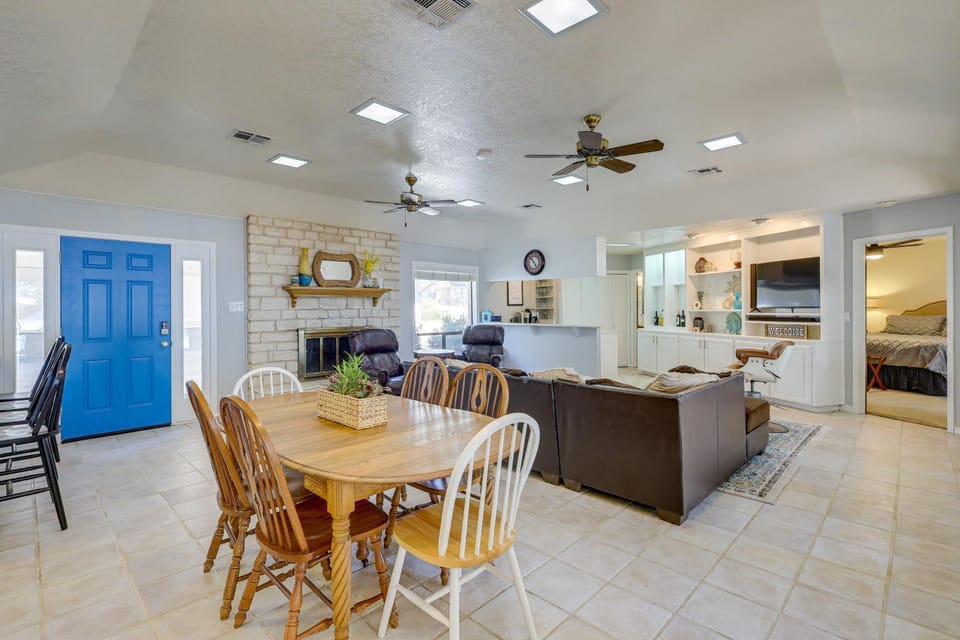 Deck and Cliffside Belton Lake Views Temple Retreat House in Temple