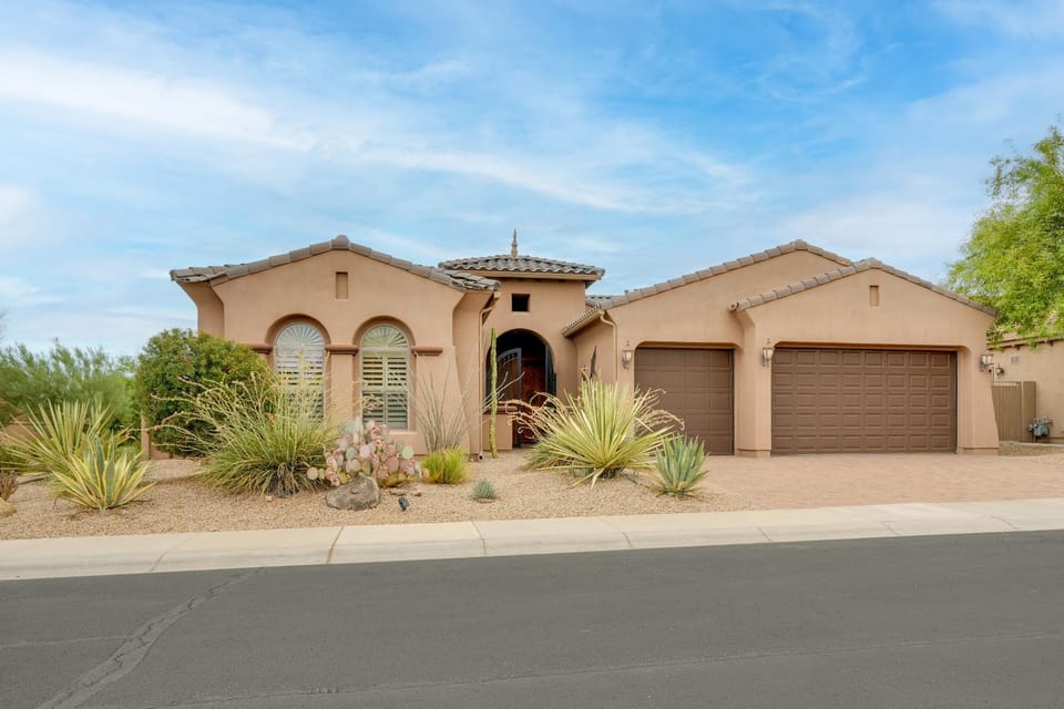 Pool, Hot Tub & Putting Green: Estrella Mtn 4BR House in Goodyear