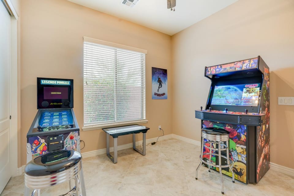 Pool, Hot Tub & Putting Green: Estrella Mtn 4BR House in Goodyear