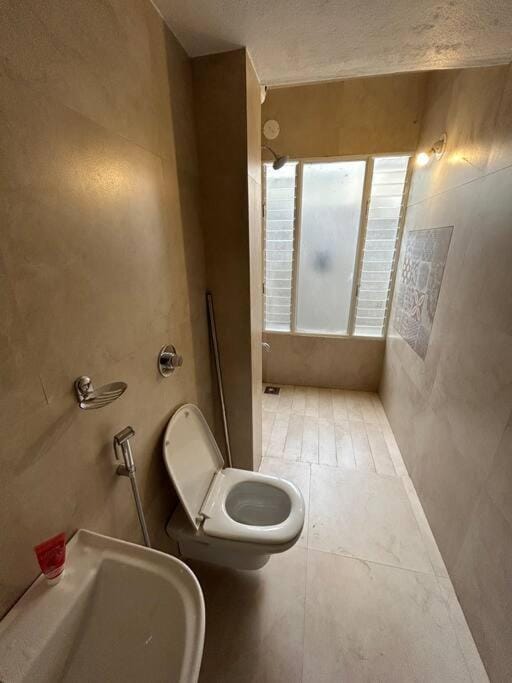 Shower, Toilet