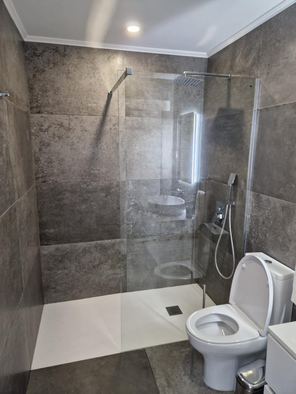 Shower, Toilet, Bathroom, towels