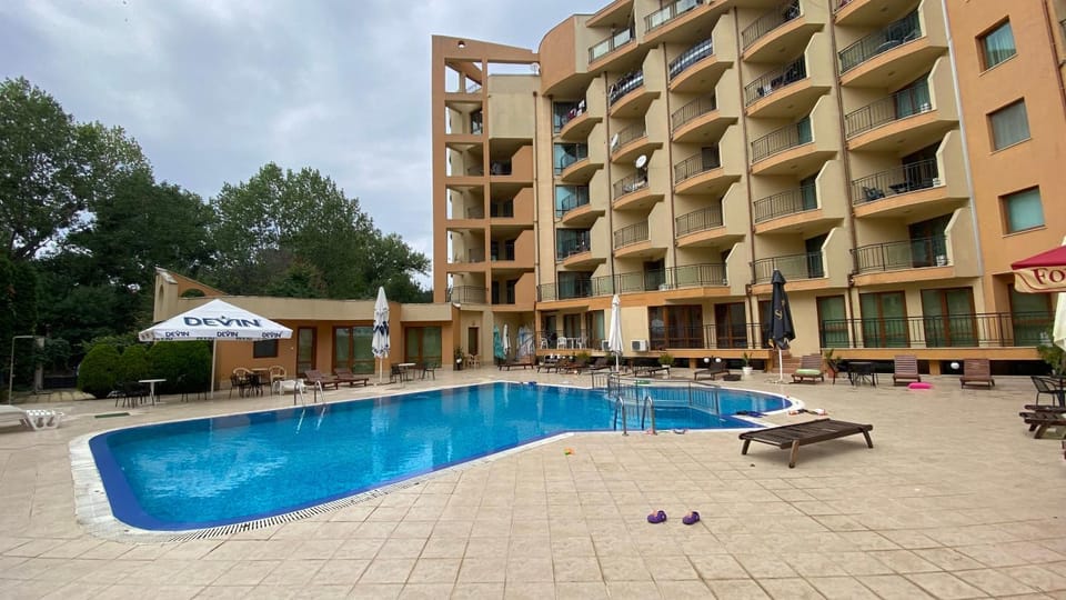 Property building, Patio, Day, Evening entertainment, Pool view