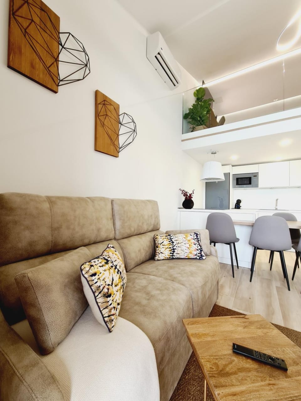 Living room, Dining area, air conditioner