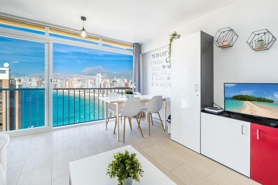 Natural landscape, TV and multimedia, View (from property/room), Dining area, Sea view