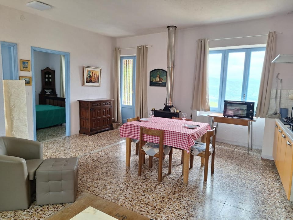 Seating area, Dining area, kitchen