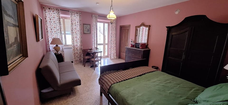 Bed, Photo of the whole room, Seating area, Bedroom