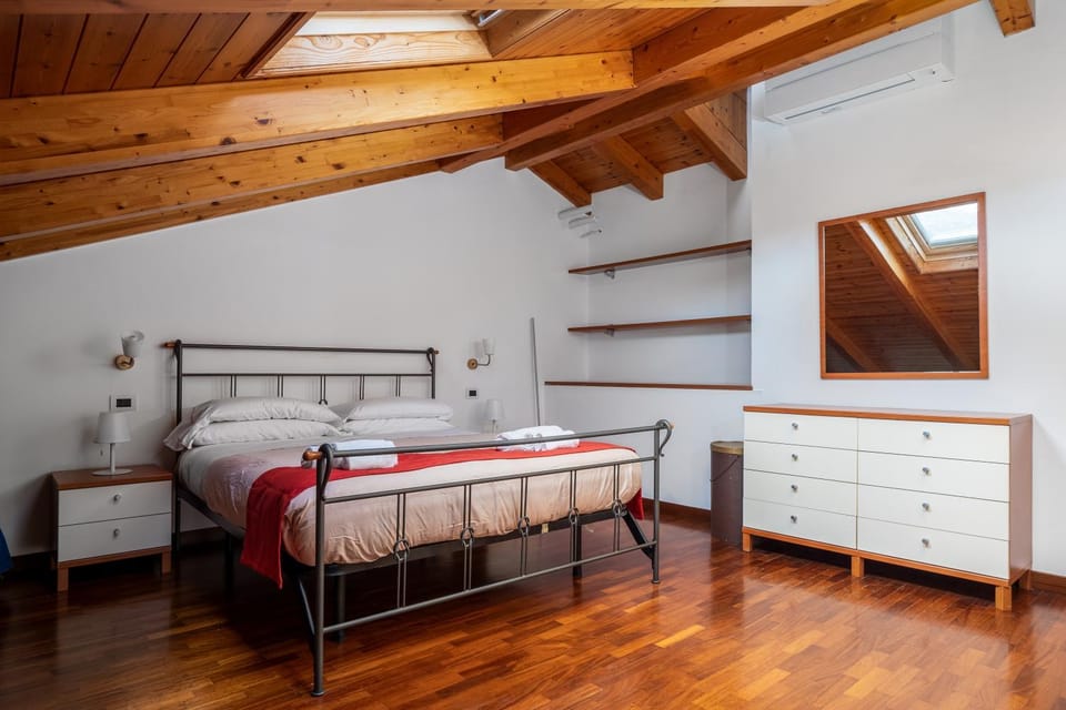 Bed, Photo of the whole room, Bedroom, towels, wardrobe