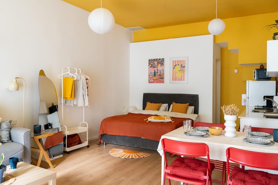 Bed, Seating area, Dining area, Bedroom