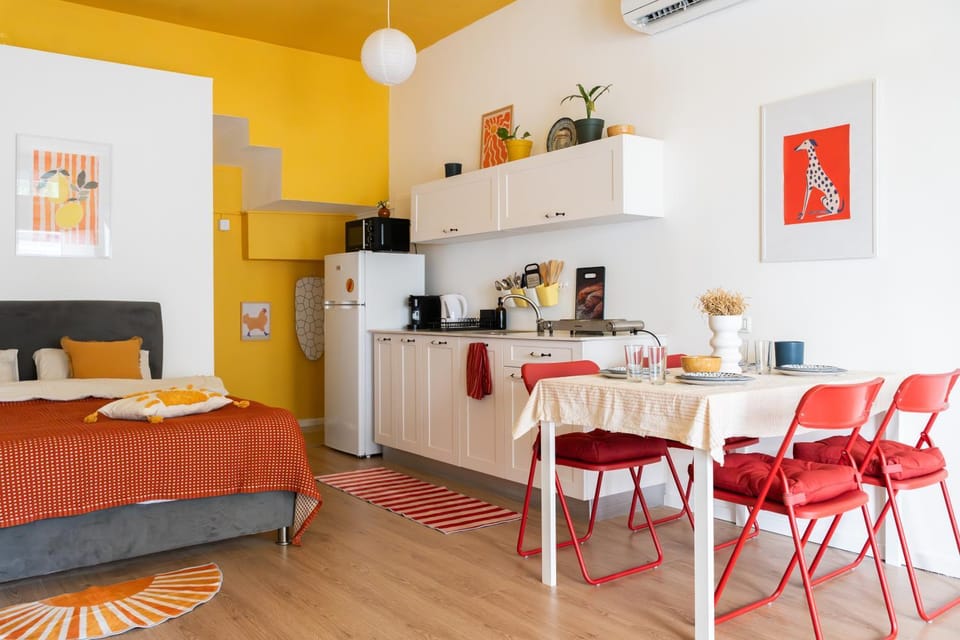 Bed, Coffee/tea facilities, Kitchen or kitchenette, Seating area, Dining area, Bedroom, stove