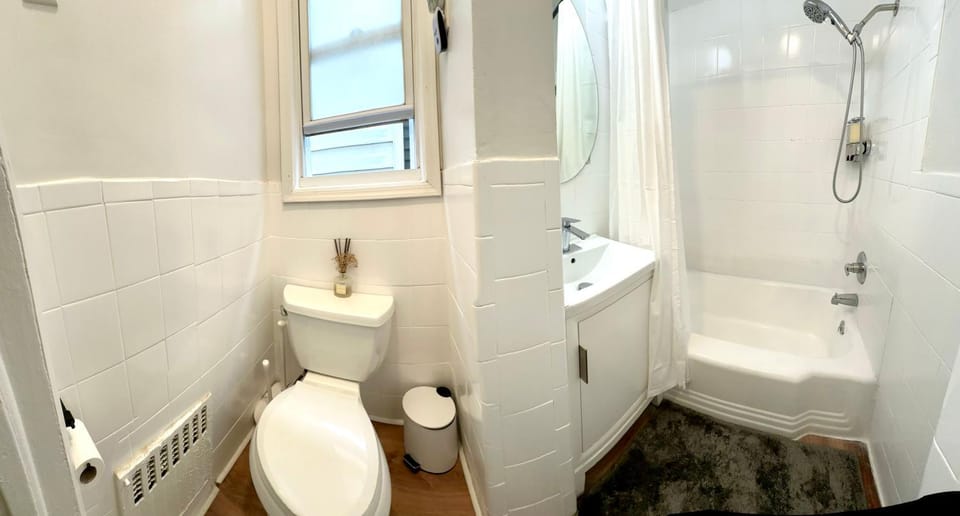 Shower, Toilet, Bathroom, Bath