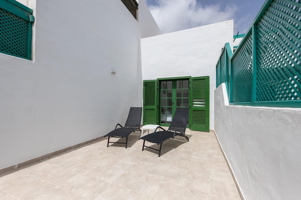 Patio, sunbed