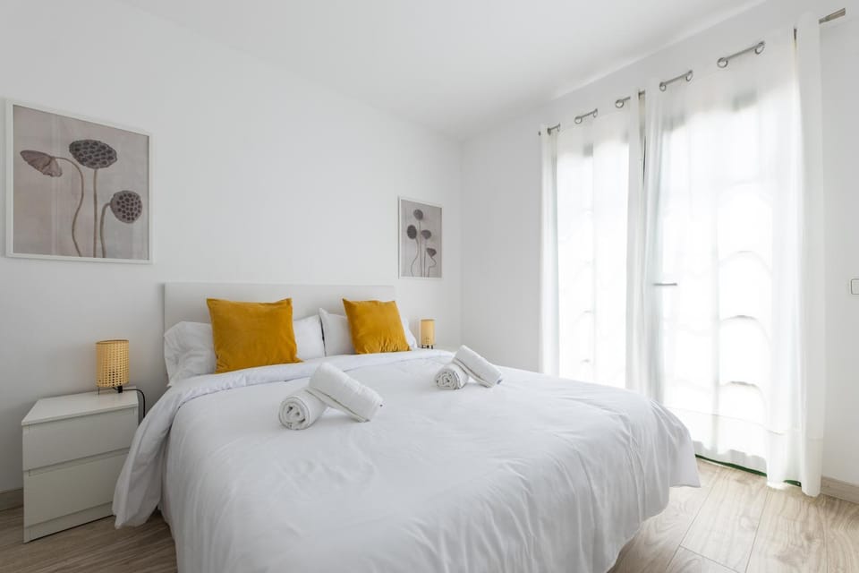 Bed, Balcony/Terrace, Photo of the whole room, Bedroom, towels