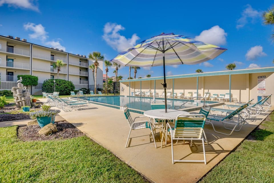 Beachfront St Augustine Beach Condo, Stunning View House in Butler Beach