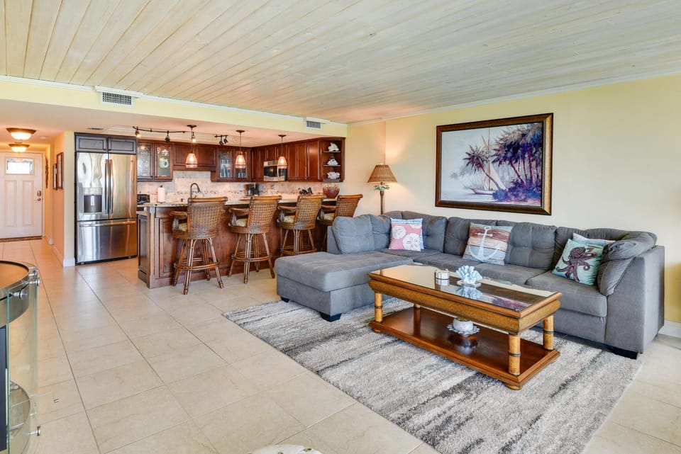 Beachfront St Augustine Beach Condo, Stunning View House in Butler Beach