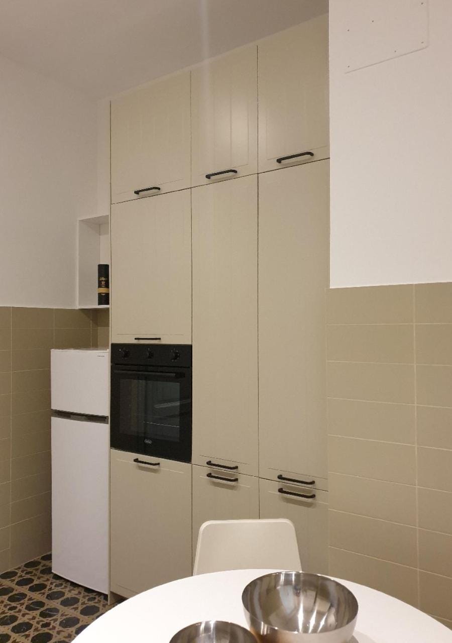 Kitchen or kitchenette, oven
